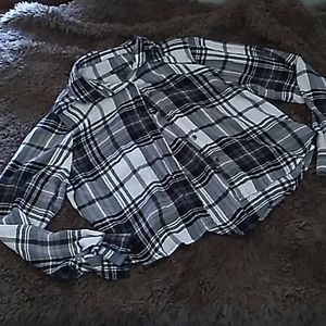 Black and white crop Flannel